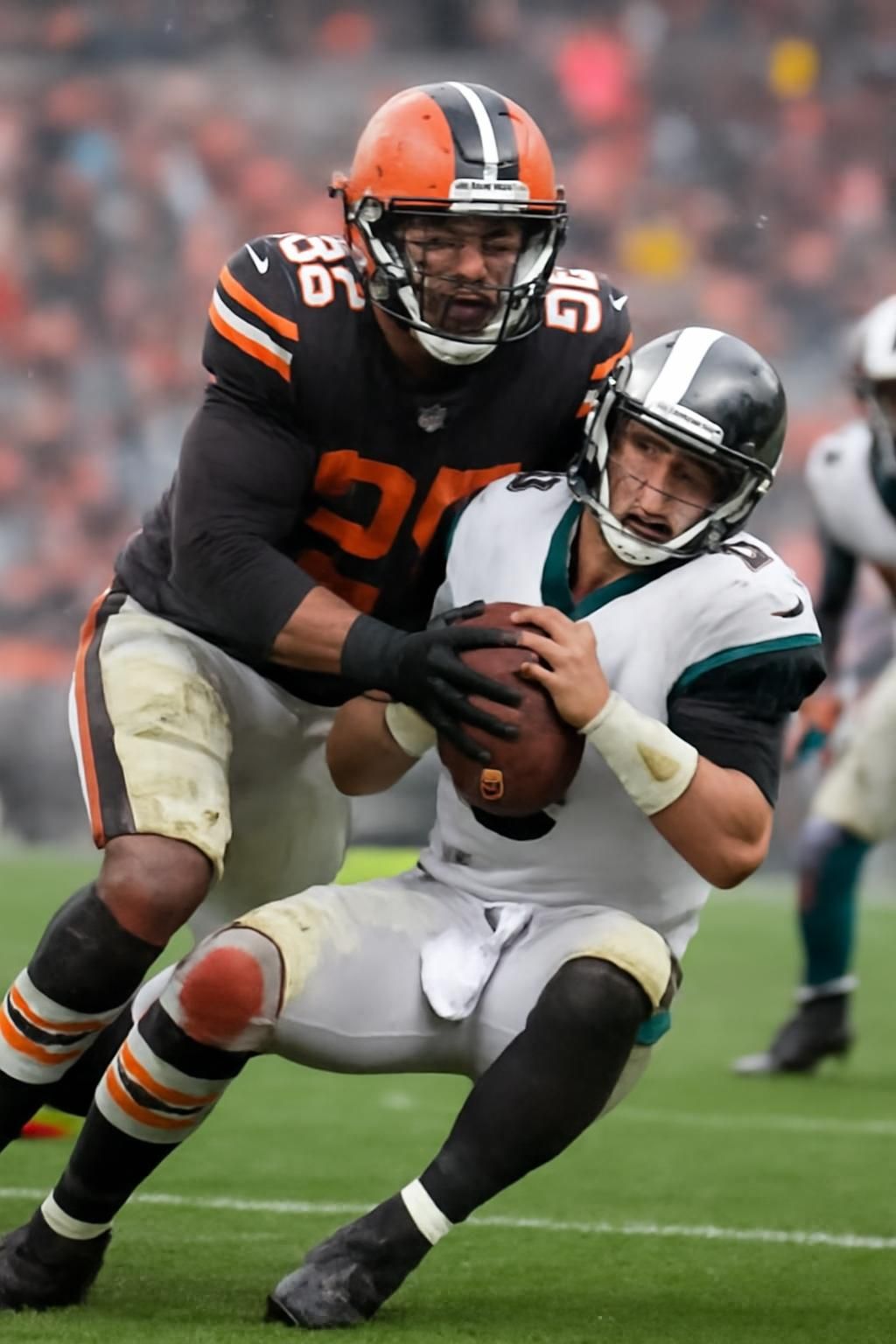 myles garrett reveals the severity of his knee injury after a scoreless debut with the raiders, raising concerns about his impact on the team's performance.