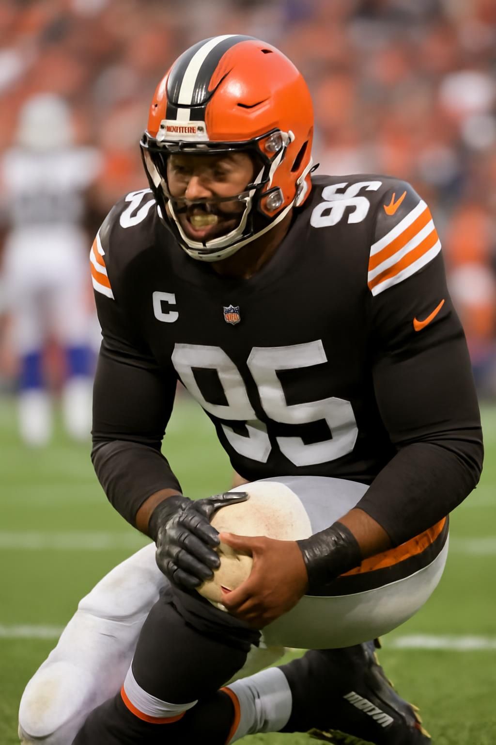 myles garrett reveals he suffered a serious knee injury during his scoreless tackle debut in the raiders game, impacting his performance and recovery outlook.